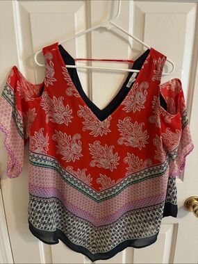 Women's multicolor off the Shoulder V-Neck Top with navy liner